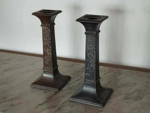 Castiçais em Metal Ornamentado