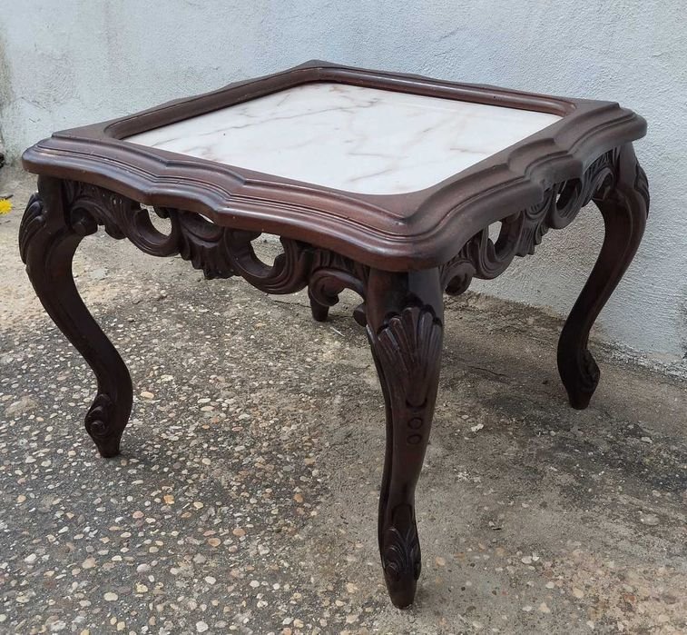 Mesa Antiga com Tampo em Mármore