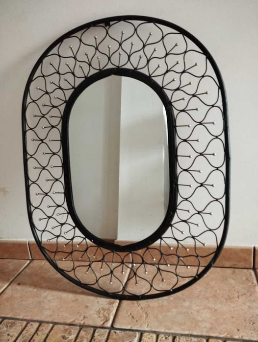 Espelho Oval em Ferro
