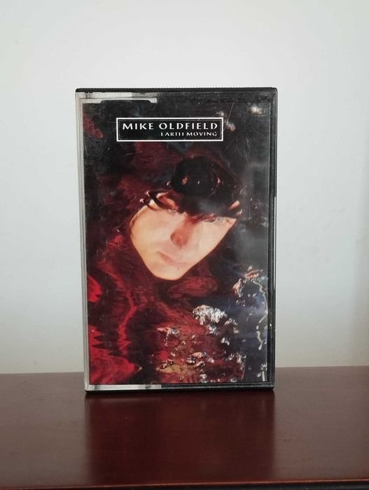 Mike Oldfield "Earth Moving" Cassete Audio