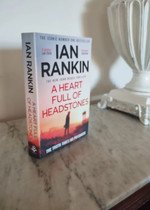 Livro "Heart Full of Headstones" Ian Rankin