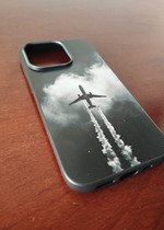 Capa iPhone 14 Pro Preta Avião