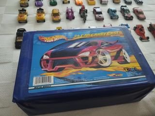 Mala e Carrinhos HotWheels (x28)